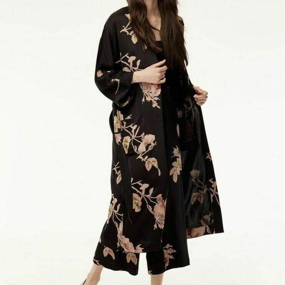 Aritzia floral sweeper